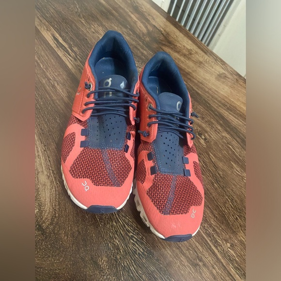 On Running Women's Athletic Shoes - Picture 2 of 9